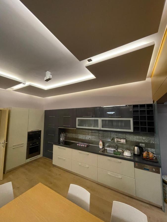 Lux Apartment Tiranë Ngoại thất bức ảnh